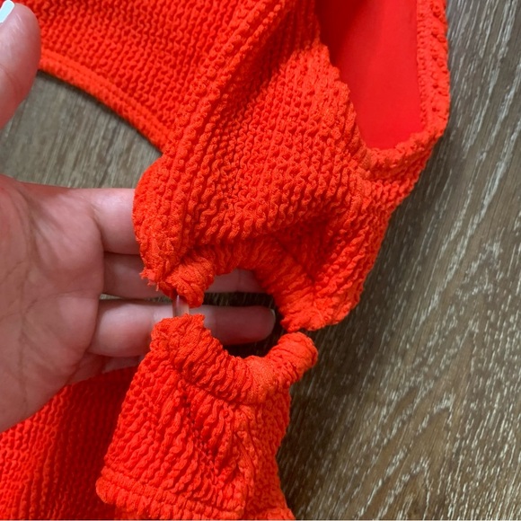 Good American womens red textured monokini swimsuit in bright poppy 5/6 - Picture 4 of 11